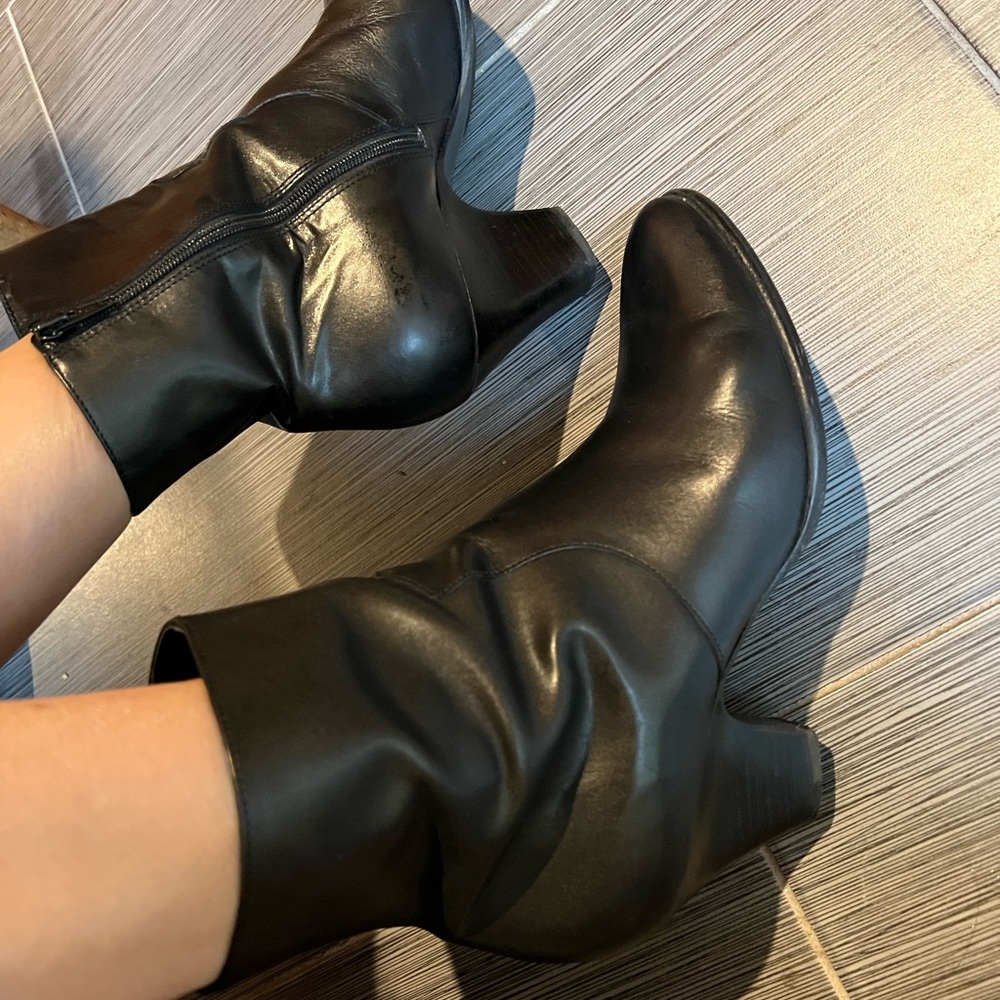 VIA SPIGA booties, Italian leather, non-skid soles. Perfect condition heals/tips